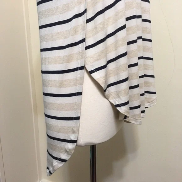 High Low Side Slits Dolphin Hem Short Sleeve Tee - Picture 4 of 5